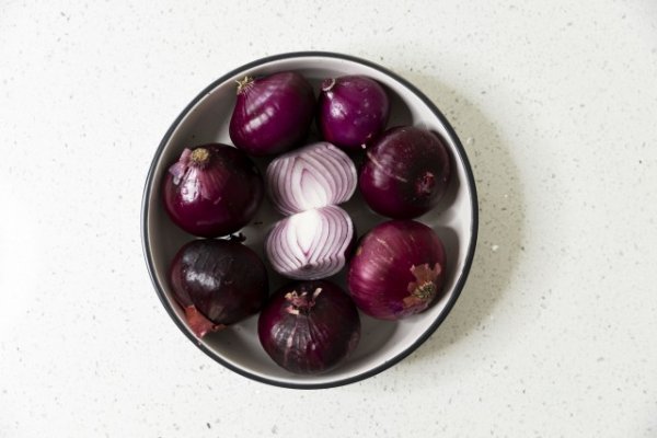 Red onions in a bowl