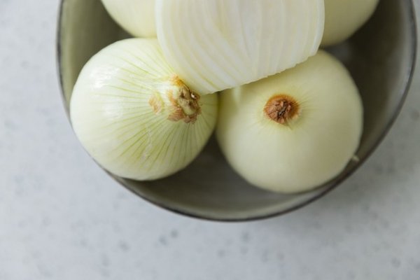 Pealed onions
