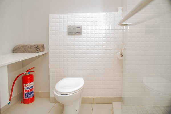 Bathroom with fire extinguisher