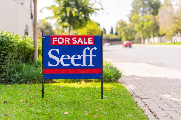 For sale sign by Seeff