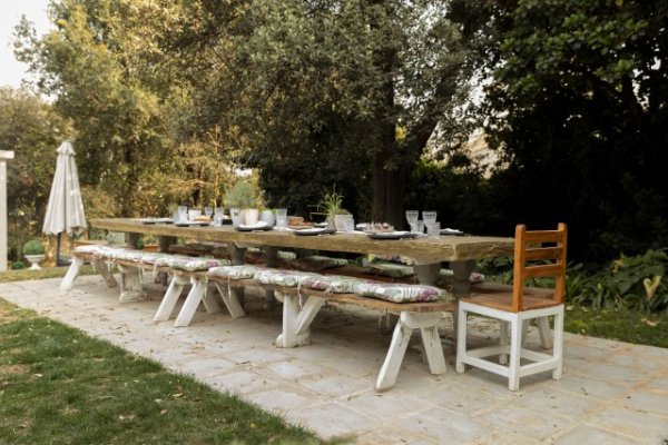 Lunch table outside in the summer.