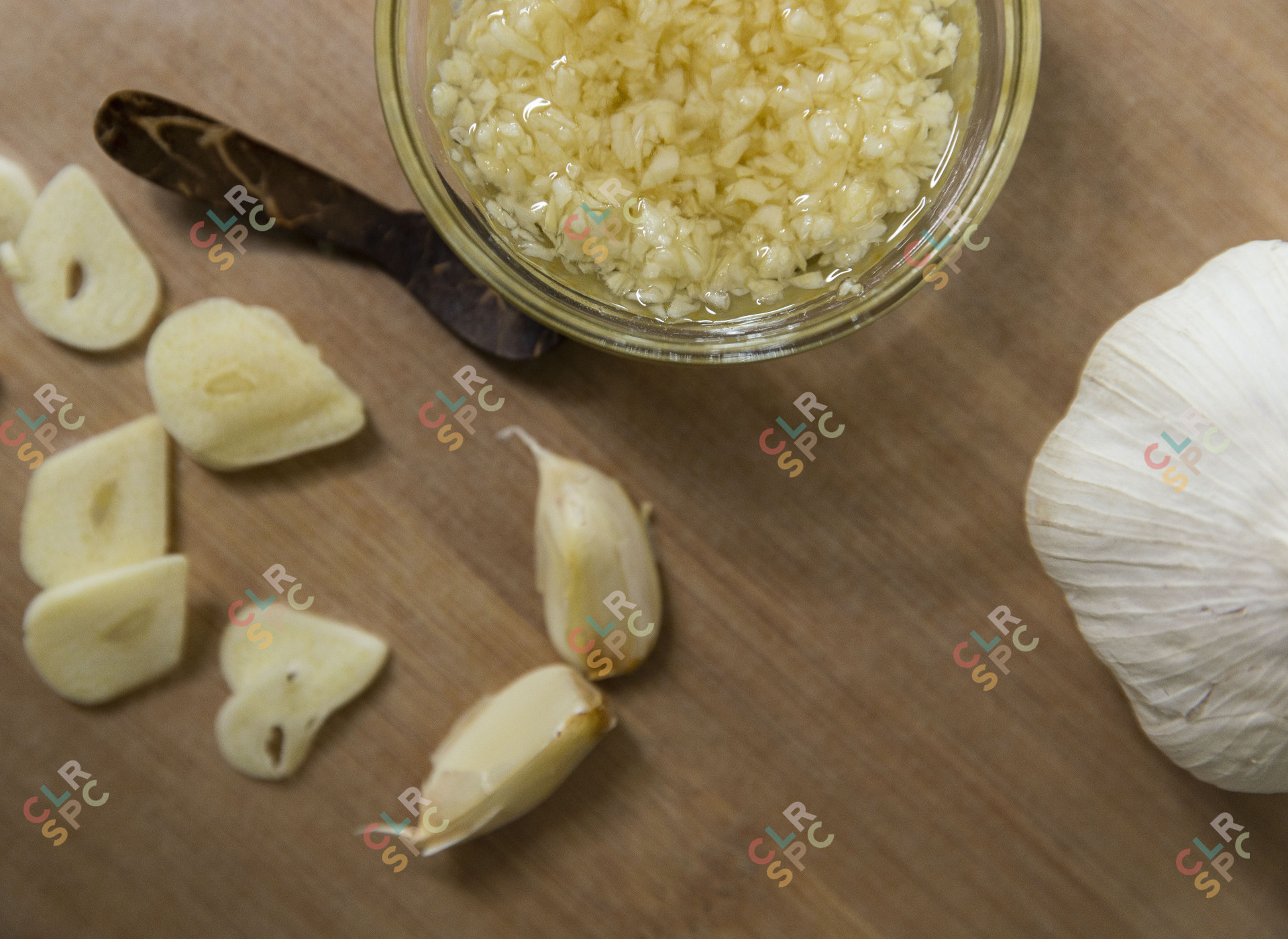 Sliced garlic