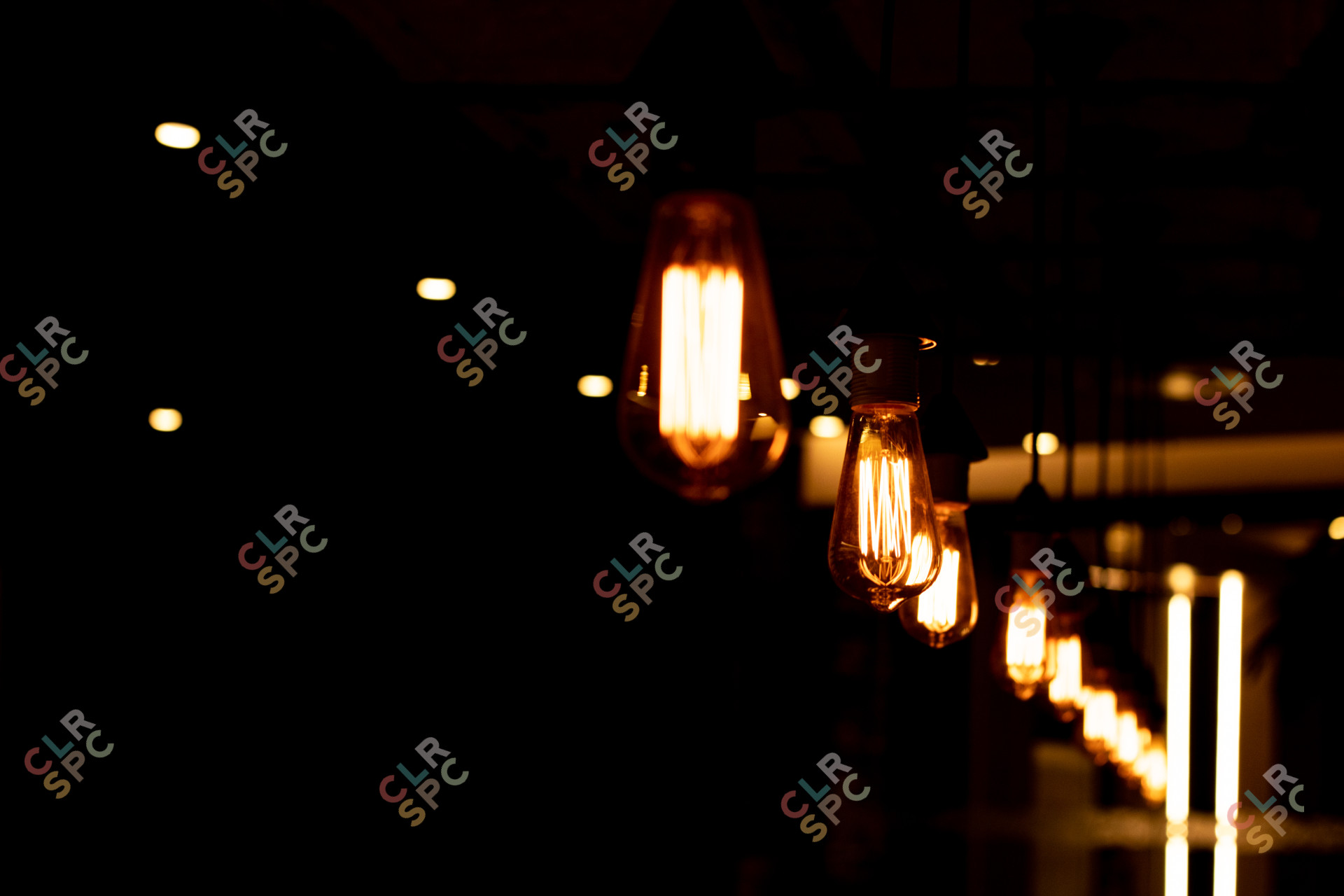 Lit retro filament light bulbs